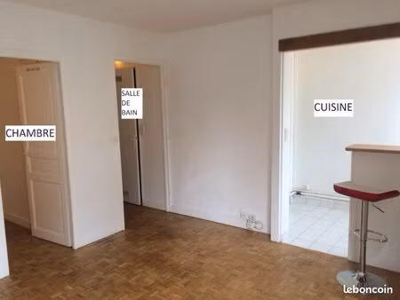 studio avec chambre indépendante + place de parking