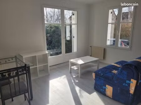 studio lumineux 32m2 au plan de troux