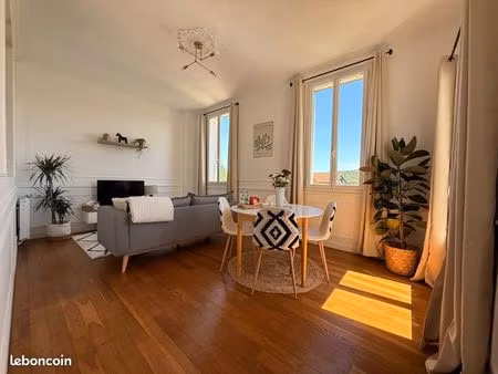 t2 meublé tout équipé + balcon – 890 cc – chamigny