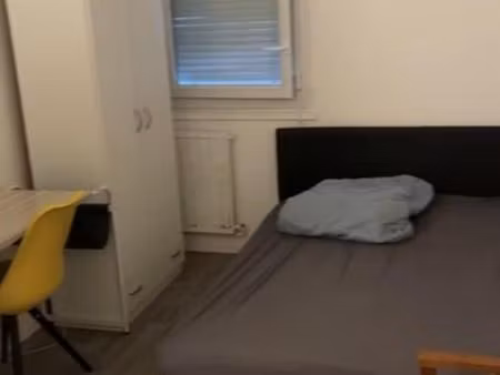 chambre 1 pièce 13 m²