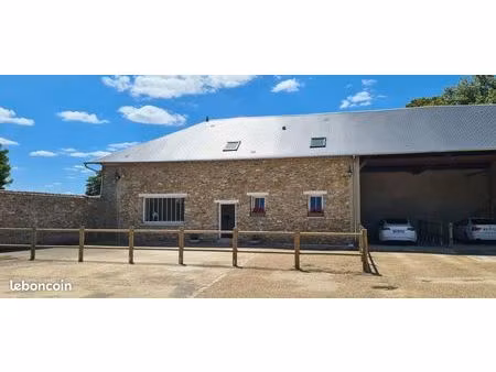 maison meublée 5 pièces – 127 m² – grande terrasse plein sud – stationnement sous préau