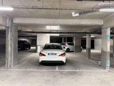 place de parking au sous sol sécurisée proche la vallée village