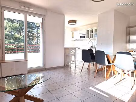 t3 récent meublé avec terrasse / 2 places de parking / 100m de la frontière