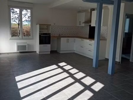 maison 3 chambres a louer les trois moutiers 86120