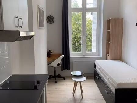 studio ttes charges incluses plein centre meublé