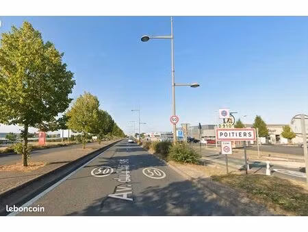 local industriel 1 560 m²