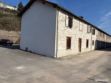 local 645 m²