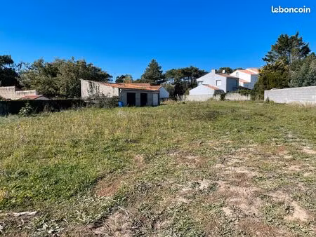 terrain de 1 557 m² avec garages les sables d'olonne