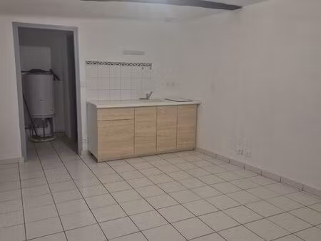 studio avec eau et élec compris