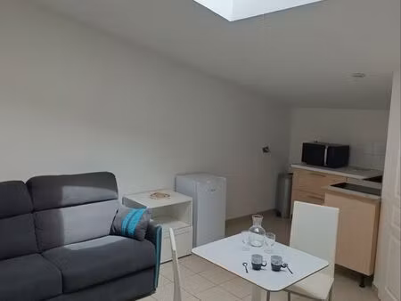 location studio meublé