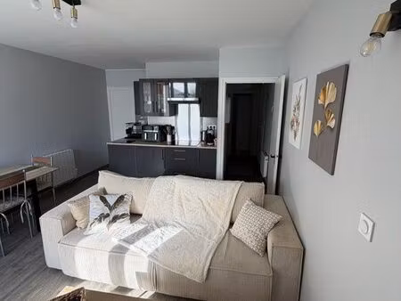loue appartement meublé à l’année