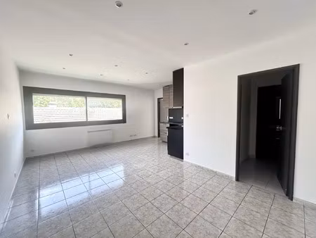location appartement 2 pièces 52 m² à aubagne (13400)