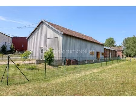 local commercial de 600 m² à crevecoeur-le-grand