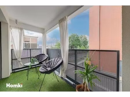 appartement t3 de 60 m2 à romainville  quartier de l'horloge