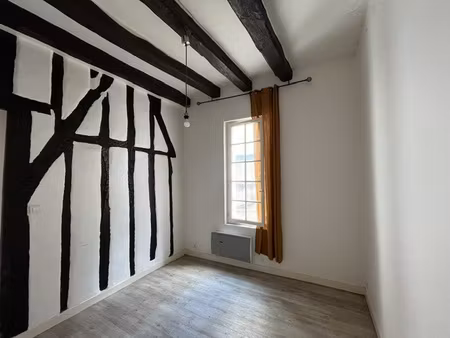 appt t2 situe dans quartier historique de tours