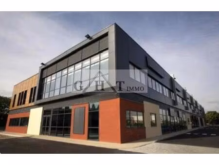 entrepôt bureaux a louer