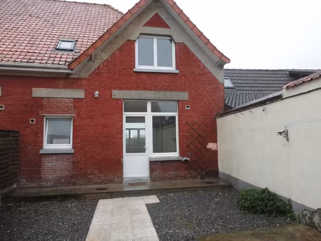 réf 4002 l1526 - maison lumineuse avec cour et garage proche
