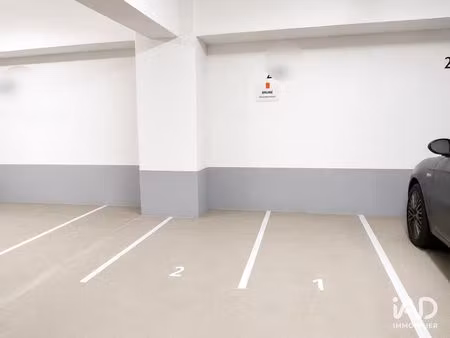 parking à paris (75009)