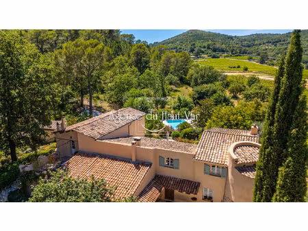 villa de caractère  maison de gardien et dépendances  5 3ha
