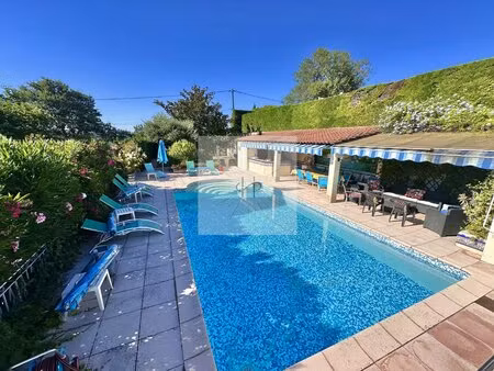villa avec vue panoramique avec piscine