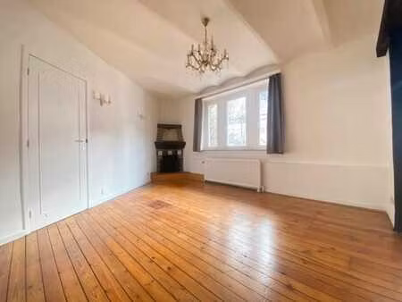 saint-gilles  appartement 1 ch dans une maison de maître