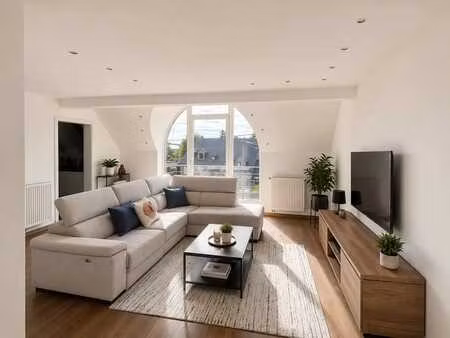 spacieux appartement duplex 3 ch  2 salle de bain  balcon
