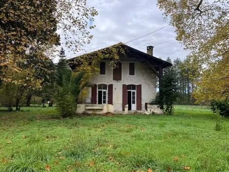 un domaine de pierre de 160 m² env. à rénover sur 15950 m² de forets préservées  un havre 