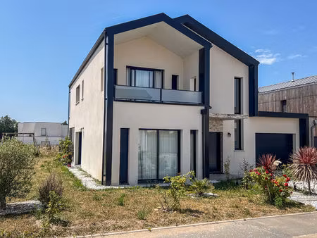 maison contemporaine 6 pièces à vendre à sainte gemmes sur loire avec une chambre au rez d