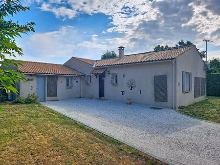 plain-pied 3 chambres avec grand garage sur terrain sans vis-à-vis.