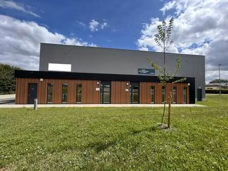 hall relais de 285 m² à louer - florenville