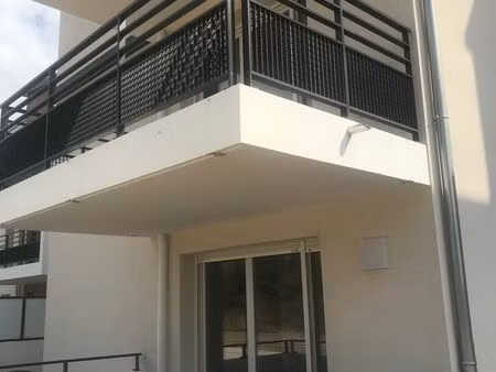 a la location t2 de 38 m2 au rdc avec terrasse et parking sous terrain