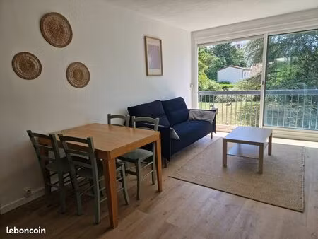 appartement loué meublé de type t3 (60 m2)  entièrement rénové situé à 5 min à pied du mét