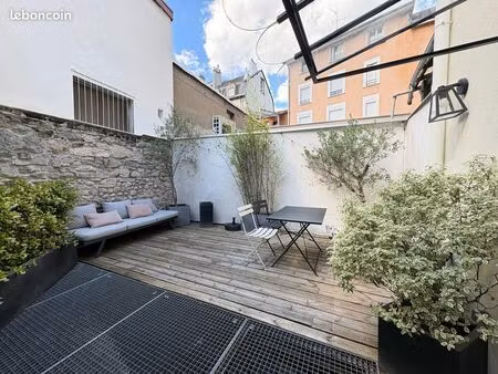 grenoble centre - t3 meublé de 84 m² avec grande terrasse