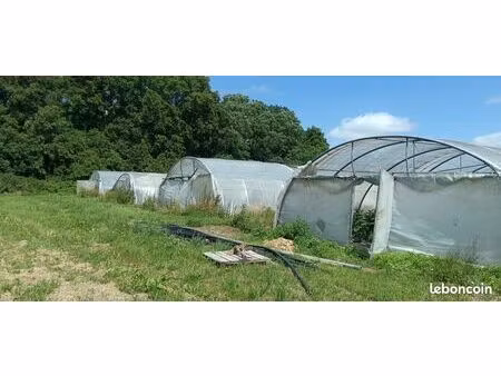 exploitation agricole (location des terres et achat du materiel)