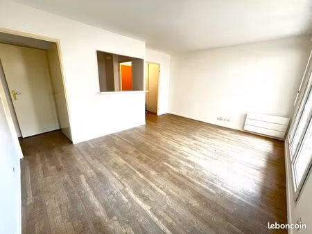 location t2 avec terrasse et garage sous-sol