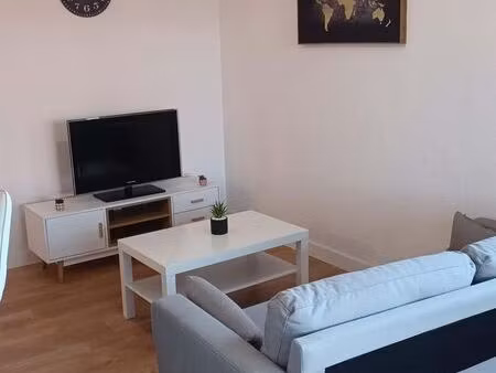 t2 meublé entièrement rénové
