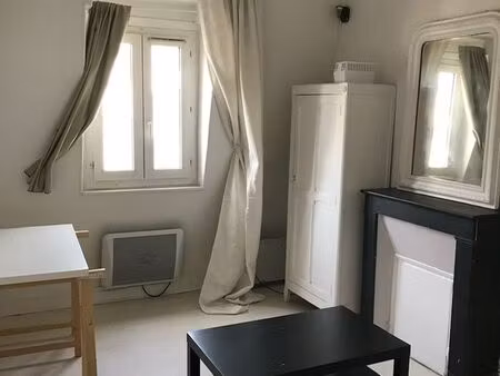 très agréable petit t1 meublé de 18m2 cœur batignolles