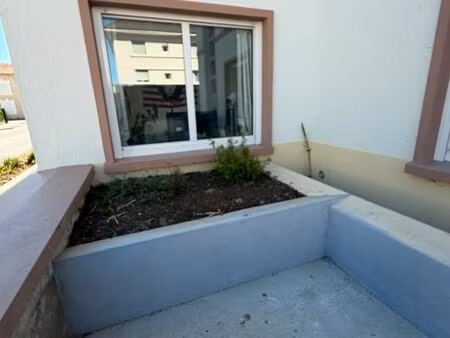 saint-die. f2 situé à 100 mètres de l'école d' ingénieur ( insic ) et toutes commodités