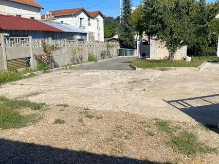 terrain nu à louer