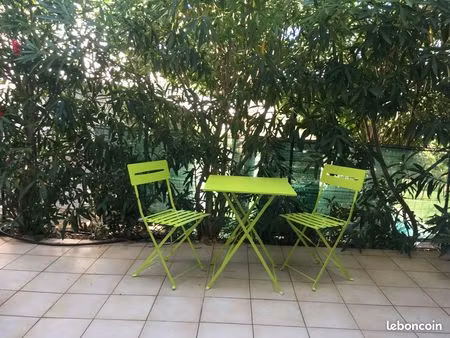 au calme avec terrasse et inclus electricite chauffage internet eau