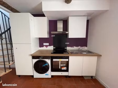 à louer – t2 en duplex meublé rénové – 29 m² – quartier sainte-aphrodise (béziers centre)