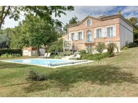 maison de caractère 284 m2 + annexes  carports et garage
