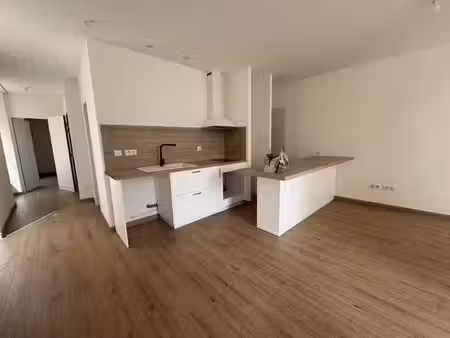 location appartement 2 pièces 54.9 m² à riez (04500)  675 €