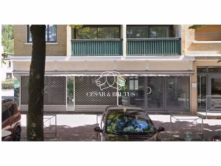 local commercial cluses 211.21 m2