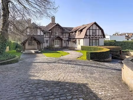 villa à louer avec garage et terrasse   uccle (vbe38545)