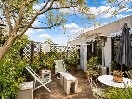 comme une maison sur les toits  avec deux terrasses et une vue imprenable aux portes de pa