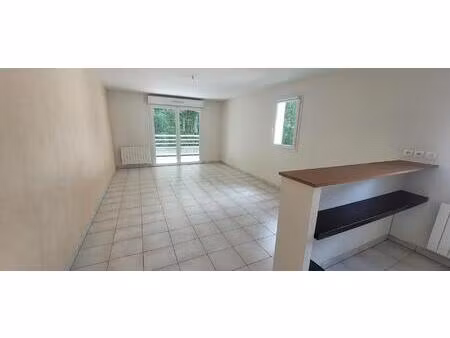 appartement à la sortie de locminé - 65m² avec une place de parking