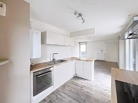 appartement lumineux avec ascenseur  proche des commodités et transports