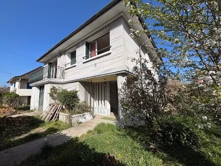 maison des années 60 avec sous sol complet - quartier résidentiel proche écoles et commerc