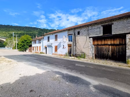 tènement immobilier à rénover en bordure de la rivière d'ain